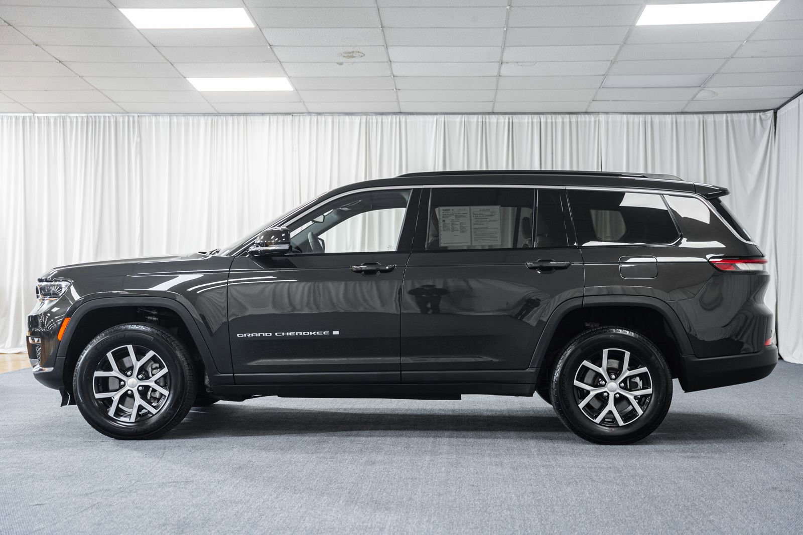 Used 2024 Jeep Grand Cherokee L Limited image 5