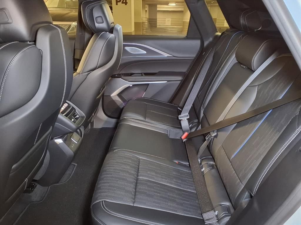 New 2026 Cadillac Lyriq V image 13