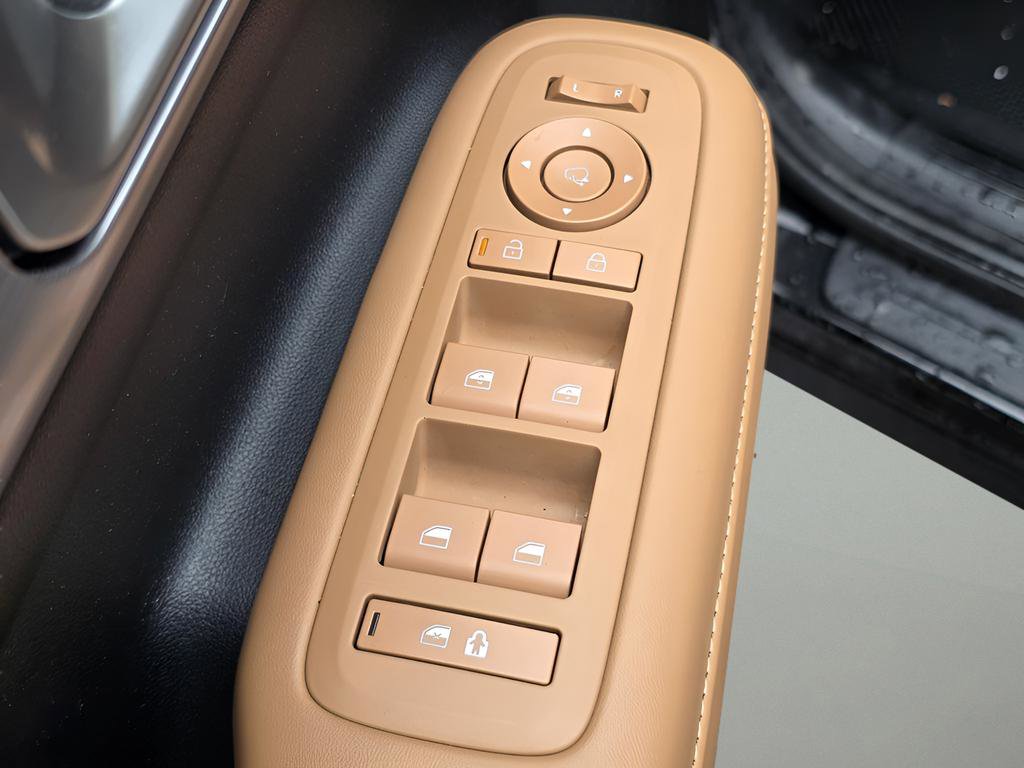 Used 2024 Hyundai Santa Fe Limited image 19