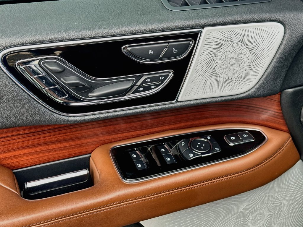 Used 2023 Lincoln Navigator Reserve AWD/4WD image 18