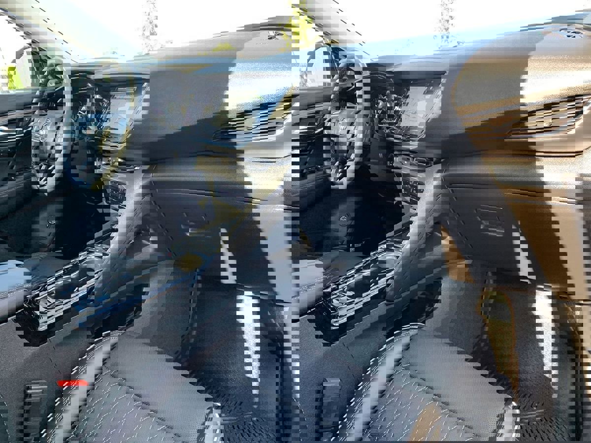 Used 2023 Buick Envision Avenir image 35