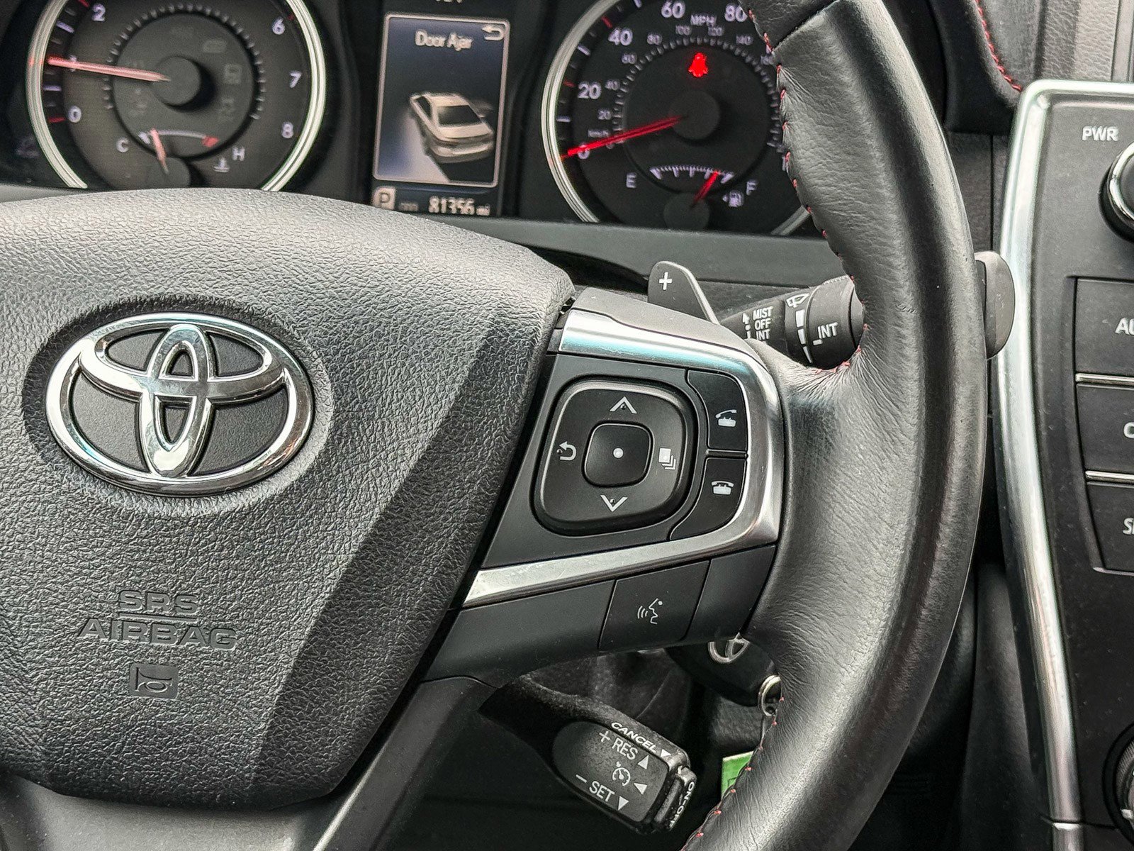 Used 2016 Toyota Camry SE image 18