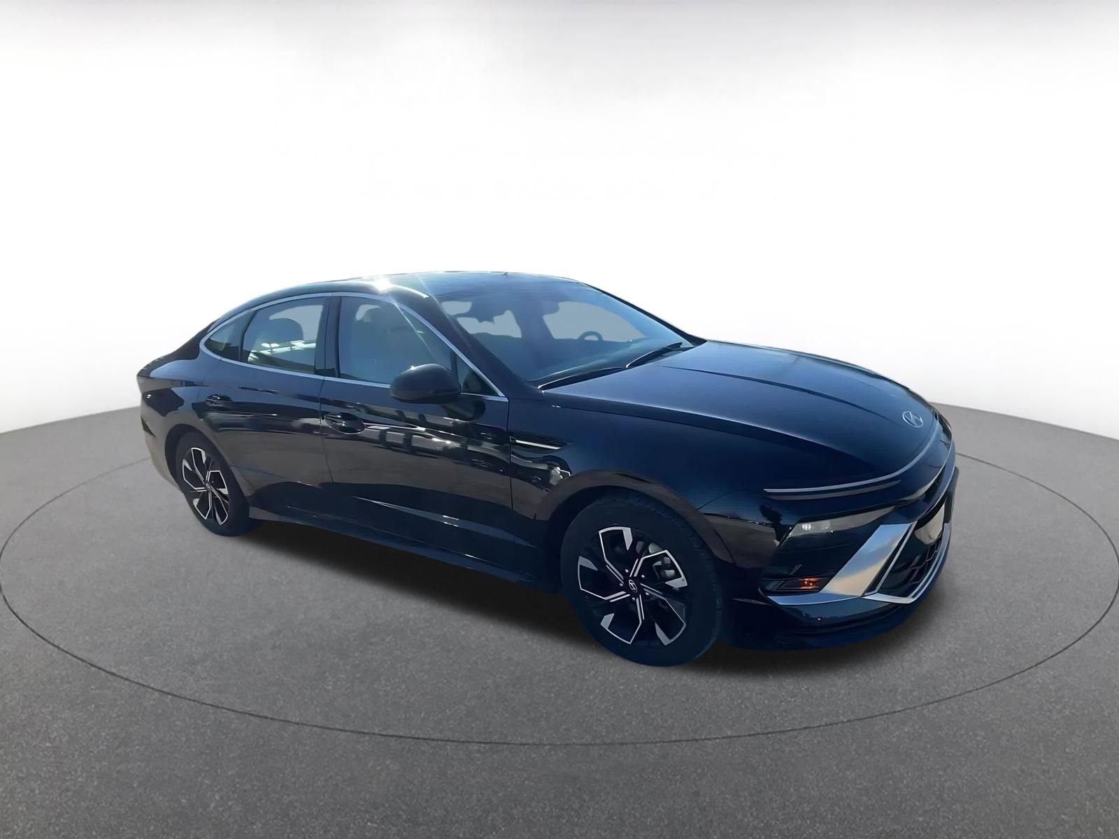 Used 2025 Hyundai Sonata SEL FWD image 2