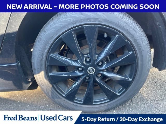Used 2018 Nissan Sentra SR w/ SR Midnight Edition Package FWD image 13