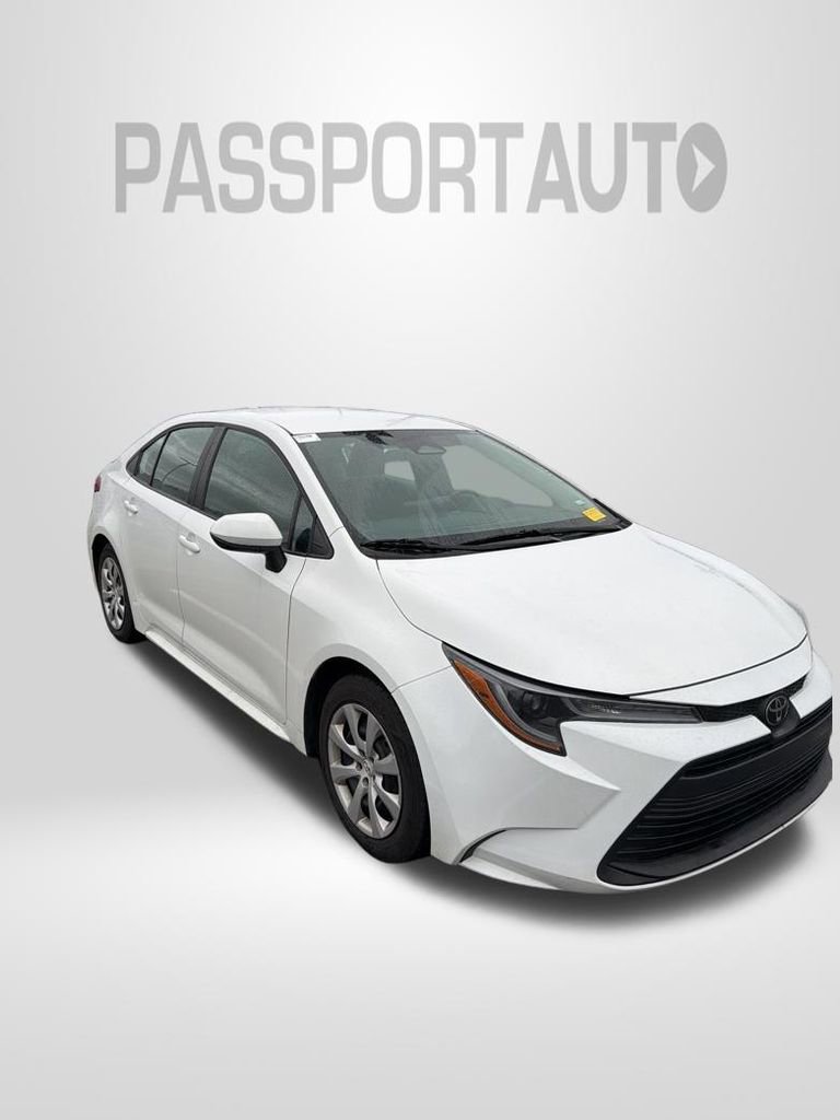 Used 2024 Toyota Corolla LE image 2
