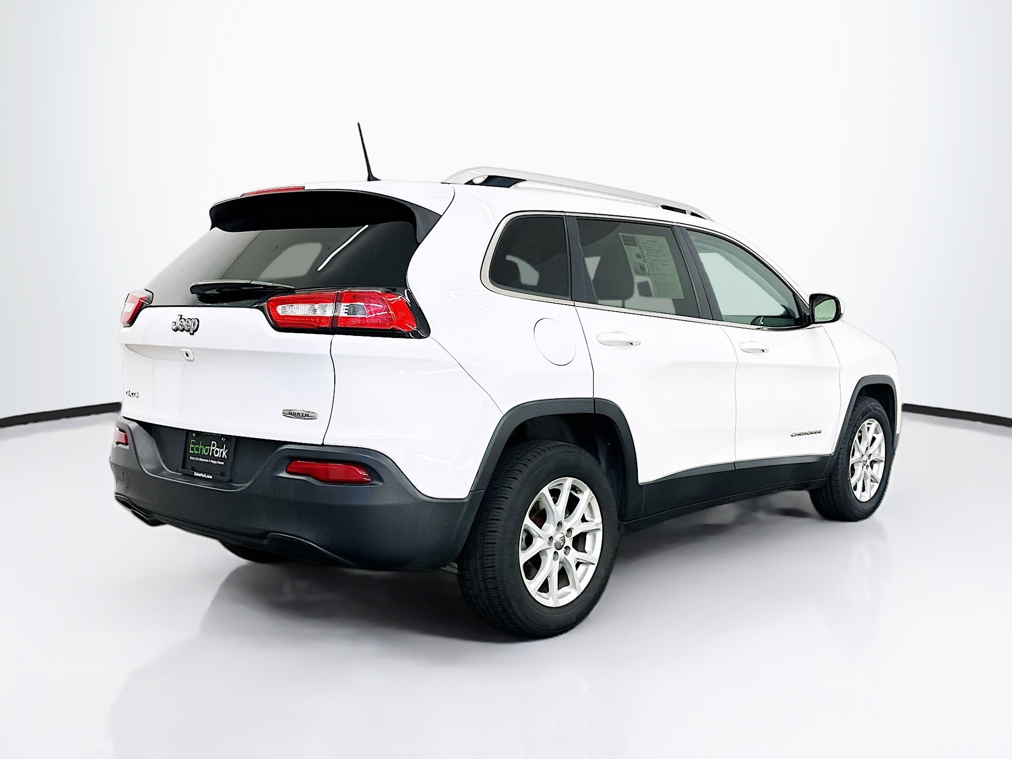 Used 2017 Jeep Cherokee Latitude w/ True North Edition AWD/4WD image 9