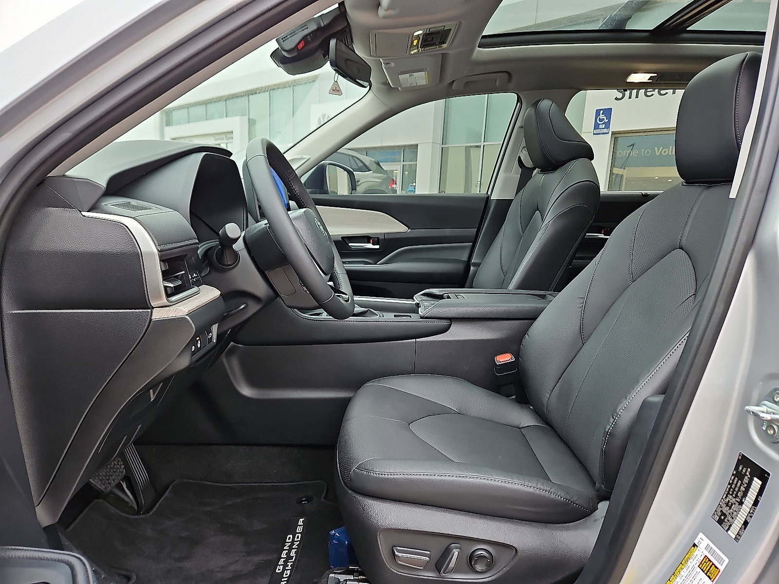 Used 2024 Toyota Grand Highlander Limited image 10