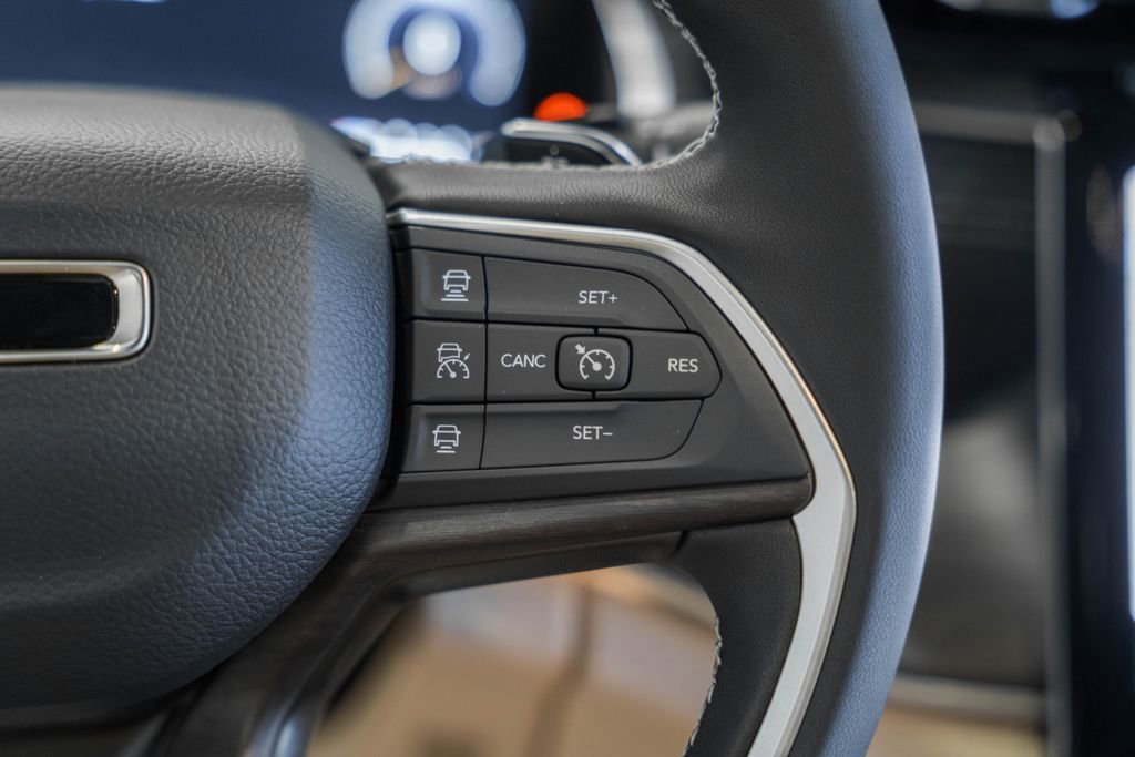 New 2025 Jeep Grand Cherokee Limited w/ Luxury Tech Group II image 27