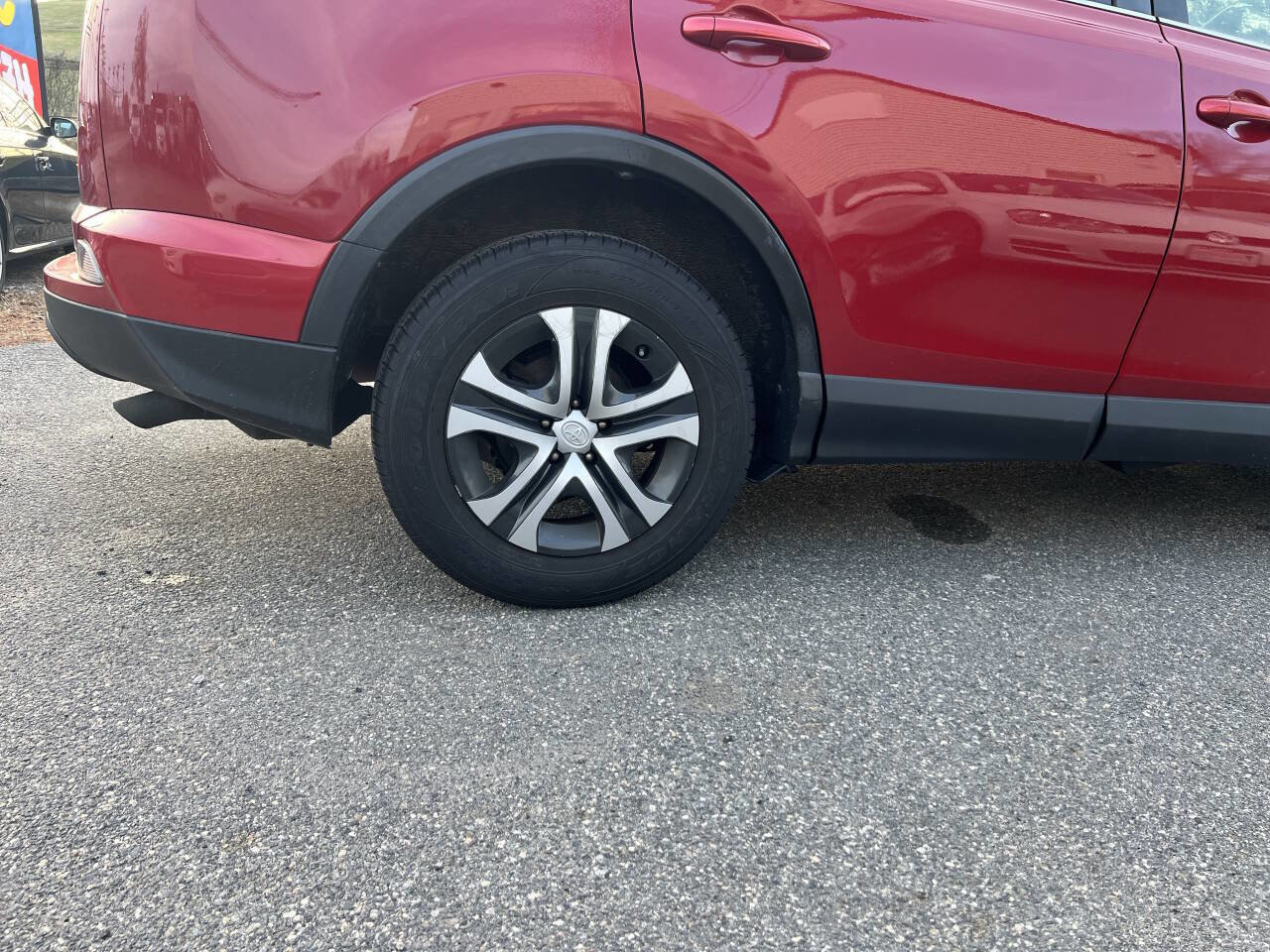 Used 2017 Toyota RAV4 LE image 34