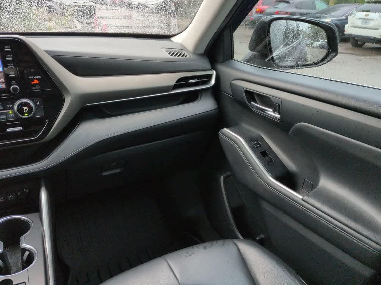 Certified 2021 Toyota Highlander XLE AWD/4WD image 17