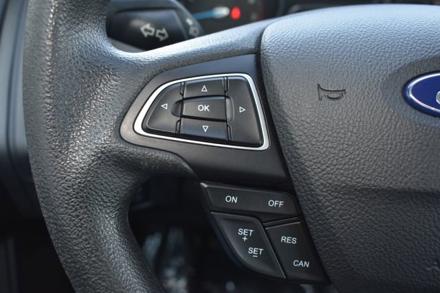 Used 2018 Ford Focus SE w/ SE Appearance Package image 21