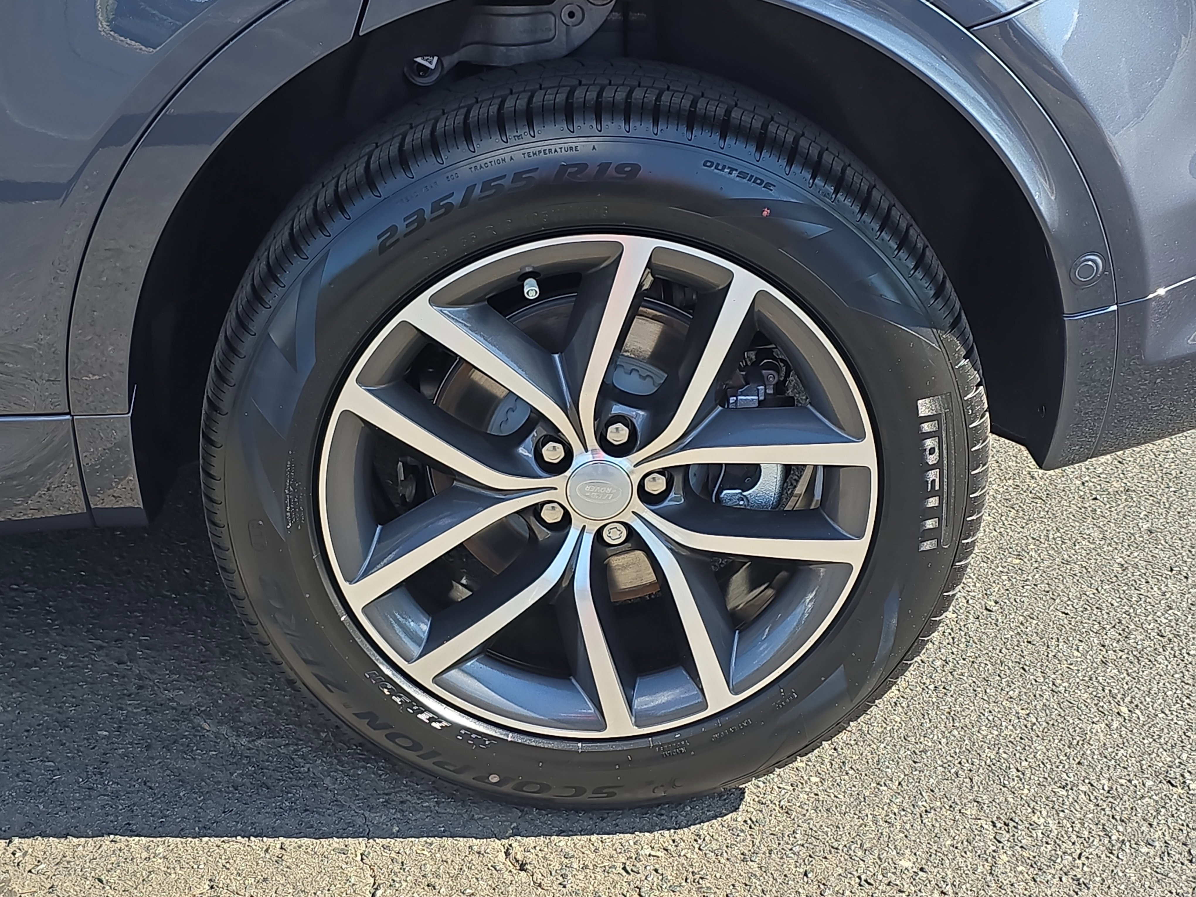 New 2025 Land Rover Discovery Sport S image 33