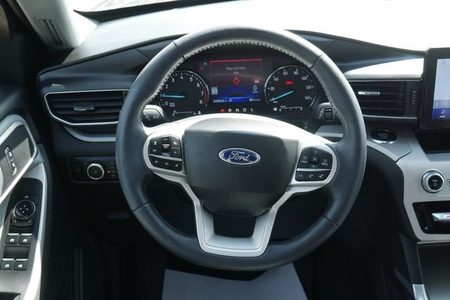 Used 2023 Ford Explorer XLT w/ Equipment Group 202A AWD/4WD image 18