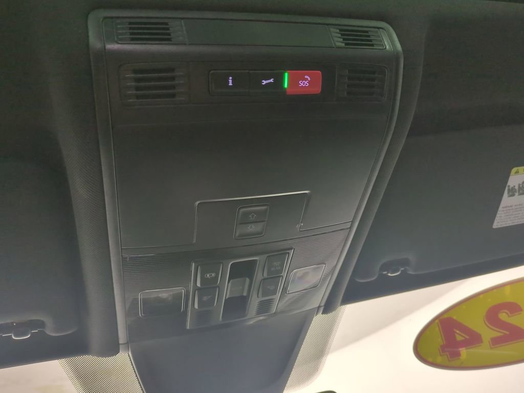 Used 2024 Volkswagen Tiguan SE R-Line image 25