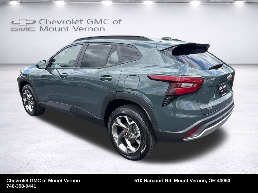Used 2026 Chevrolet Trax LT FWD image 3