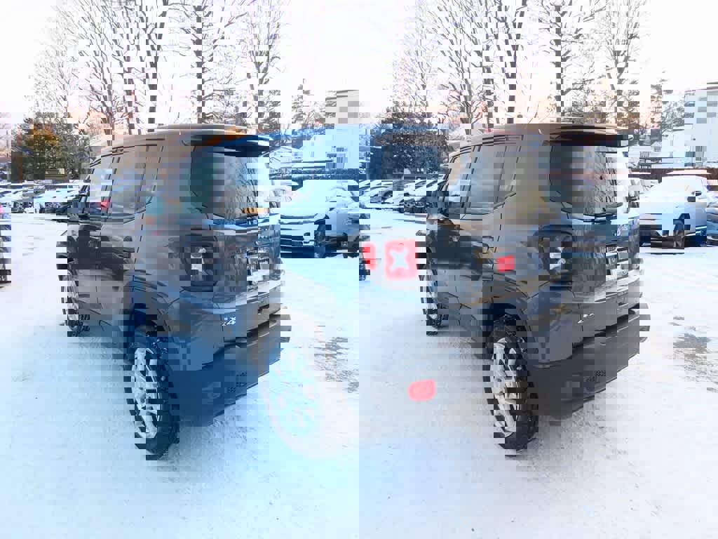 Used 2023 Jeep Renegade Latitude image 4