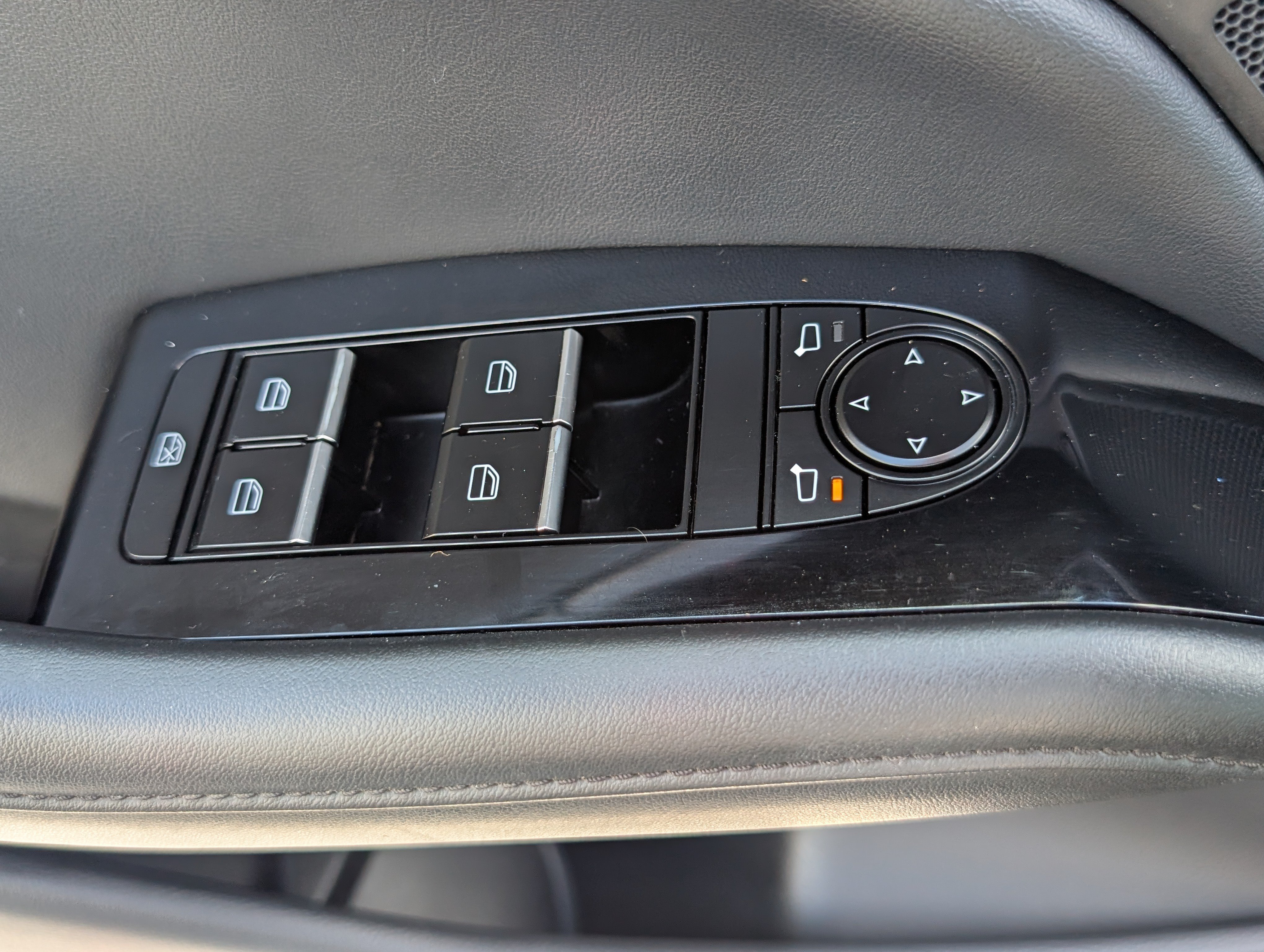 Used 2024 MAZDA MAZDA3 s FWD image 19