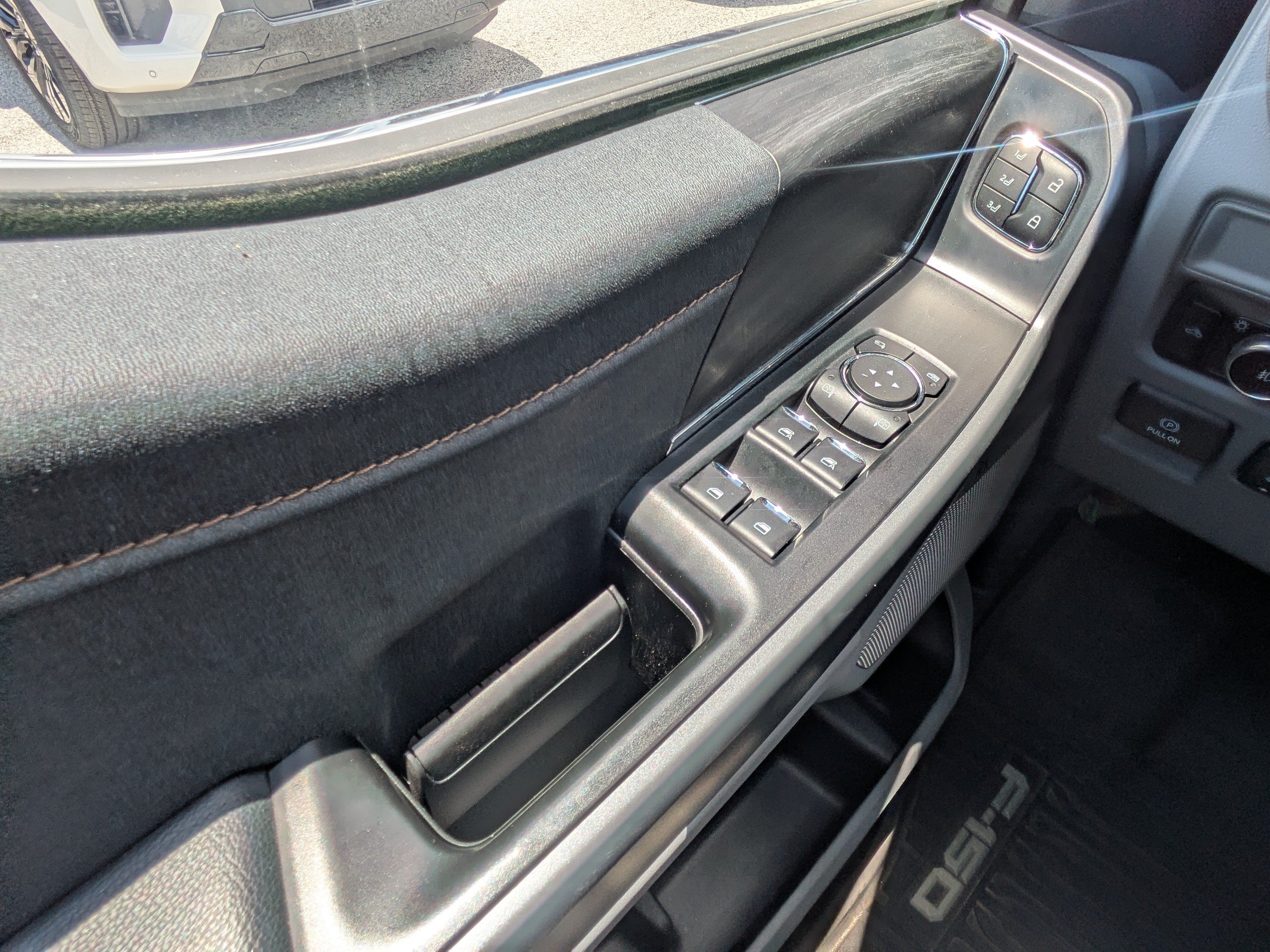Used 2025 Ford F150 Lariat AWD/4WD image 24