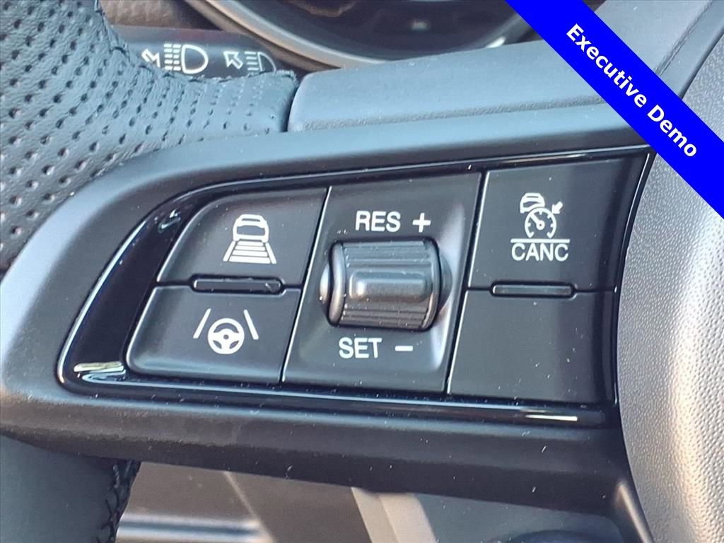 New 2025 Alfa Romeo Giulia w/ Driving Assist Package RWD image 18