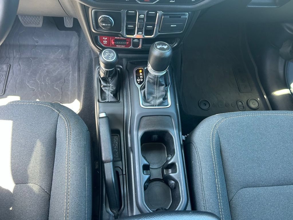 Used 2024 Jeep Wrangler Unlimited AWD/4WD image 19