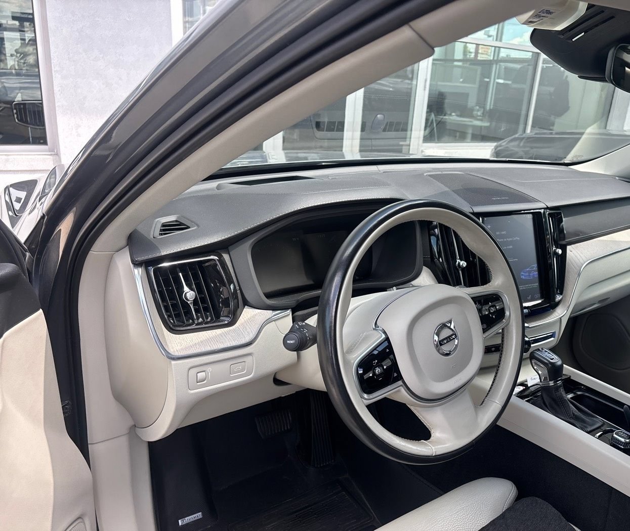 Used 2020 Volvo XC60 T5 Inscription w/ Protection Package Premier AWD/4WD image 6