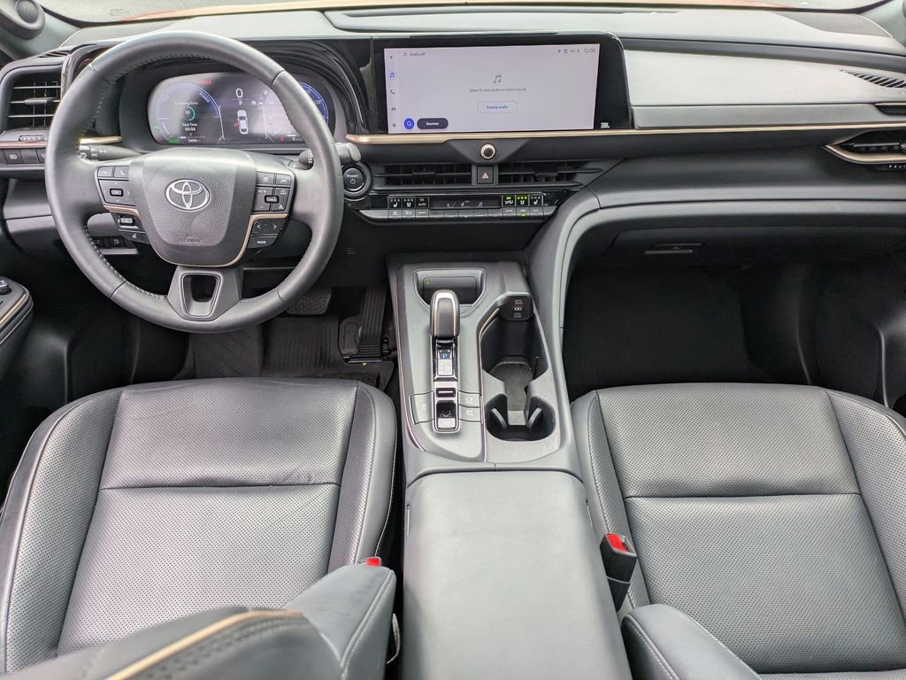 Used 2023 Toyota Crown Limited image 13