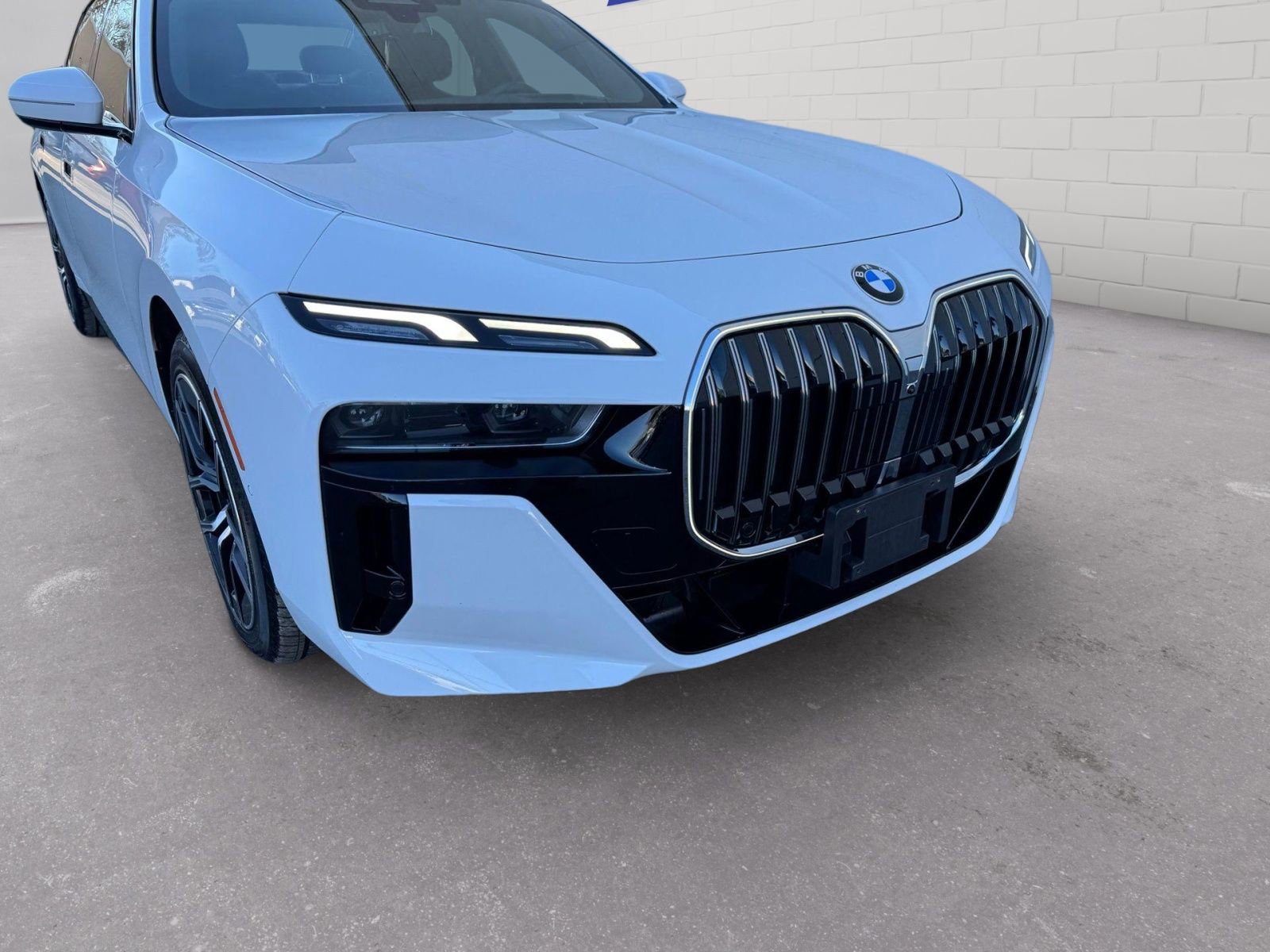 Used 2025 BMW 740i xDrive image 8