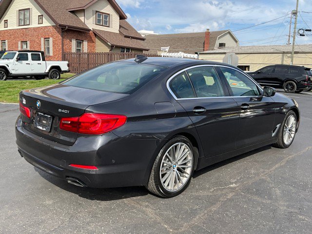 Used 2017 BMW 540i xDrive image 7