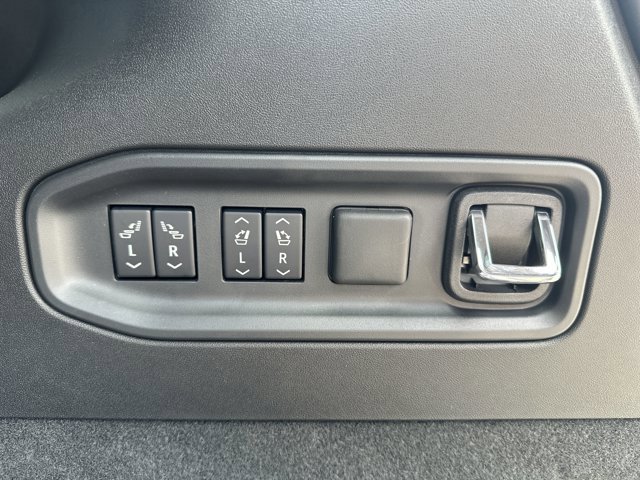 New 2026 Cadillac Vistiq Sport w/ LPO, Floor Liner Package image 39