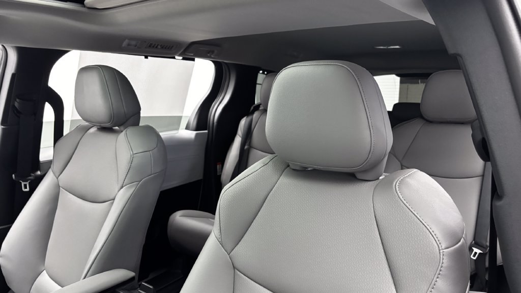 Certified 2026 Toyota Sienna XLE FWD image 16