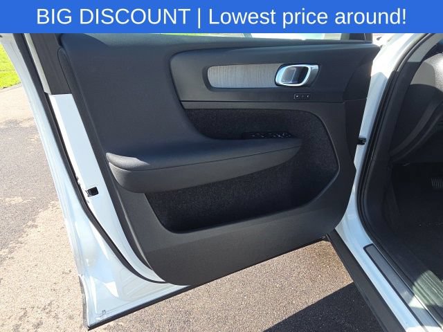 Used 2023 Volvo XC40 B5 Plus AWD/4WD image 26