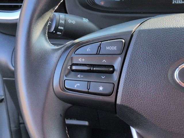 Certified 2023 Hyundai Venue SEL image 18