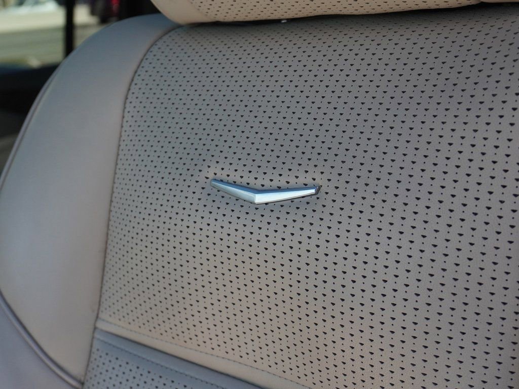 Used 2023 Cadillac Escalade ESV Premium Luxury Platinum w/ Heavy-Duty Trailer Package image 34