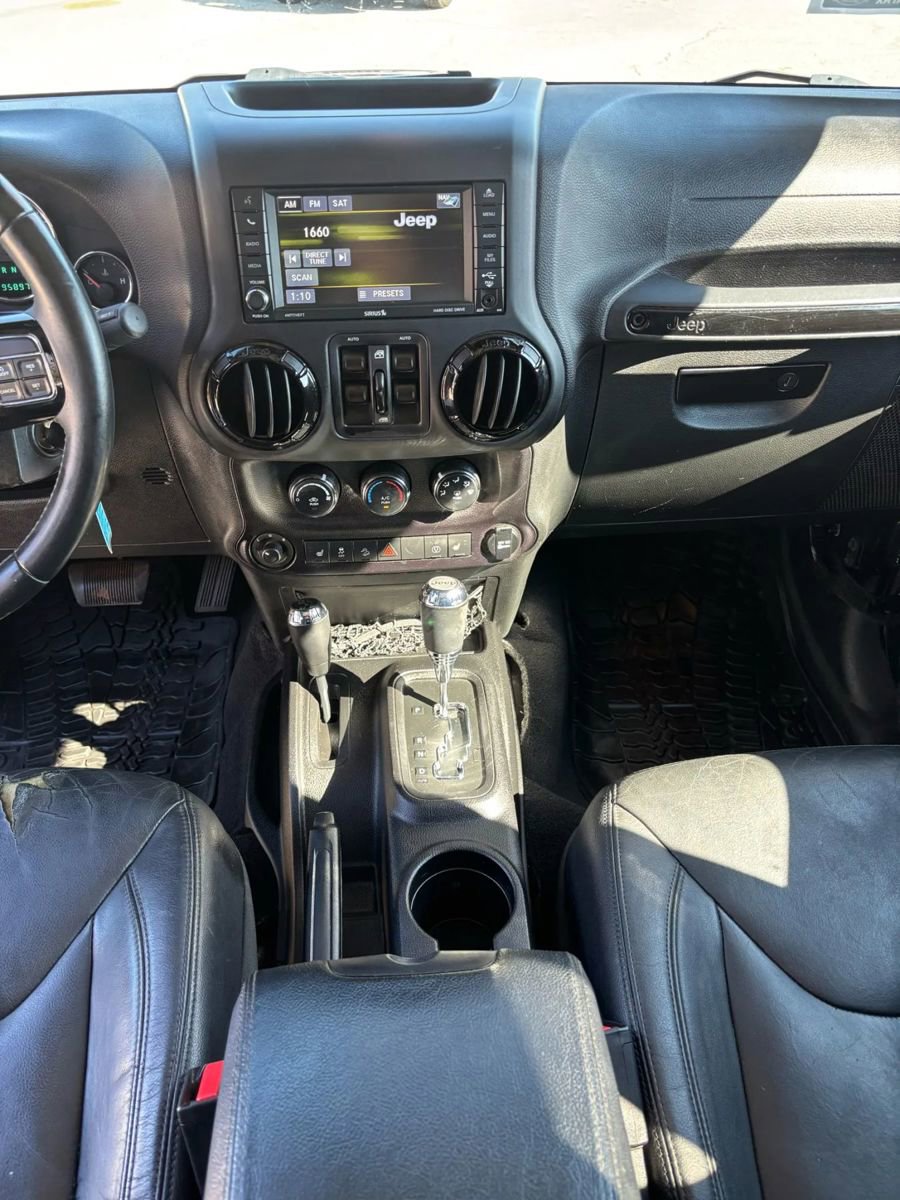 Used 2015 Jeep Wrangler Unlimited Sahara image 16