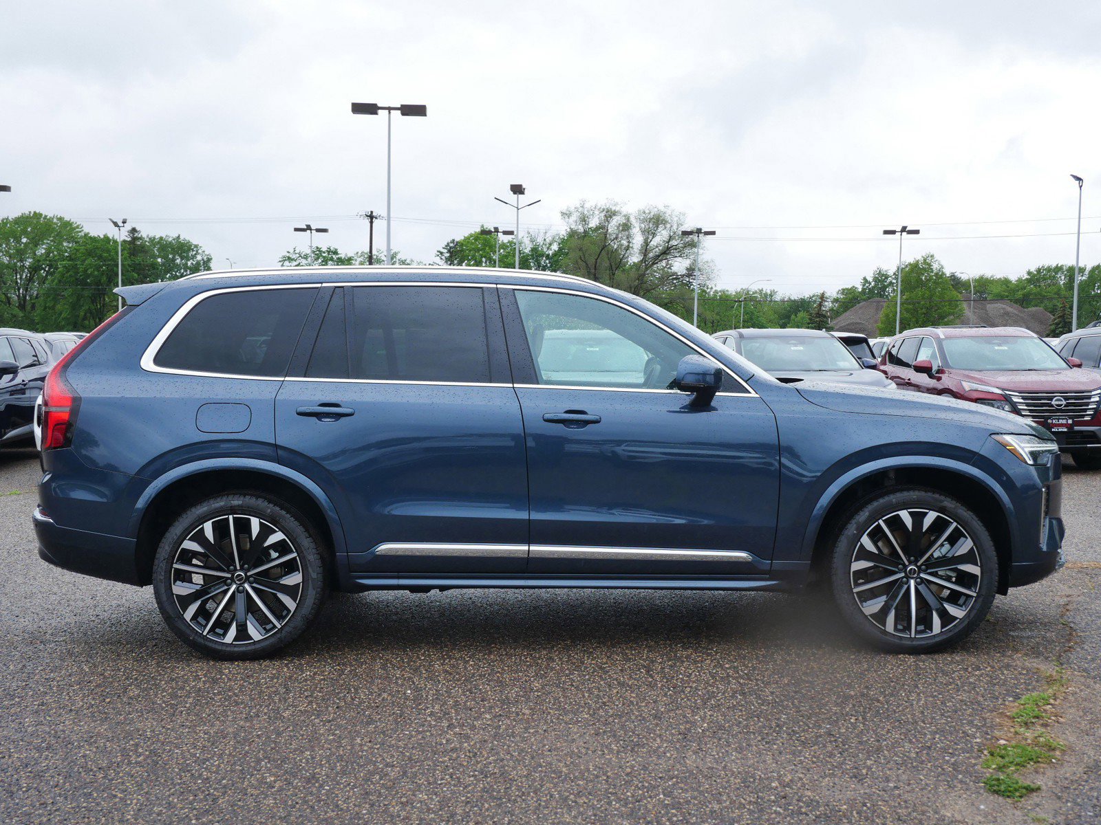 New 2025 Volvo XC90 T8 Core image 2