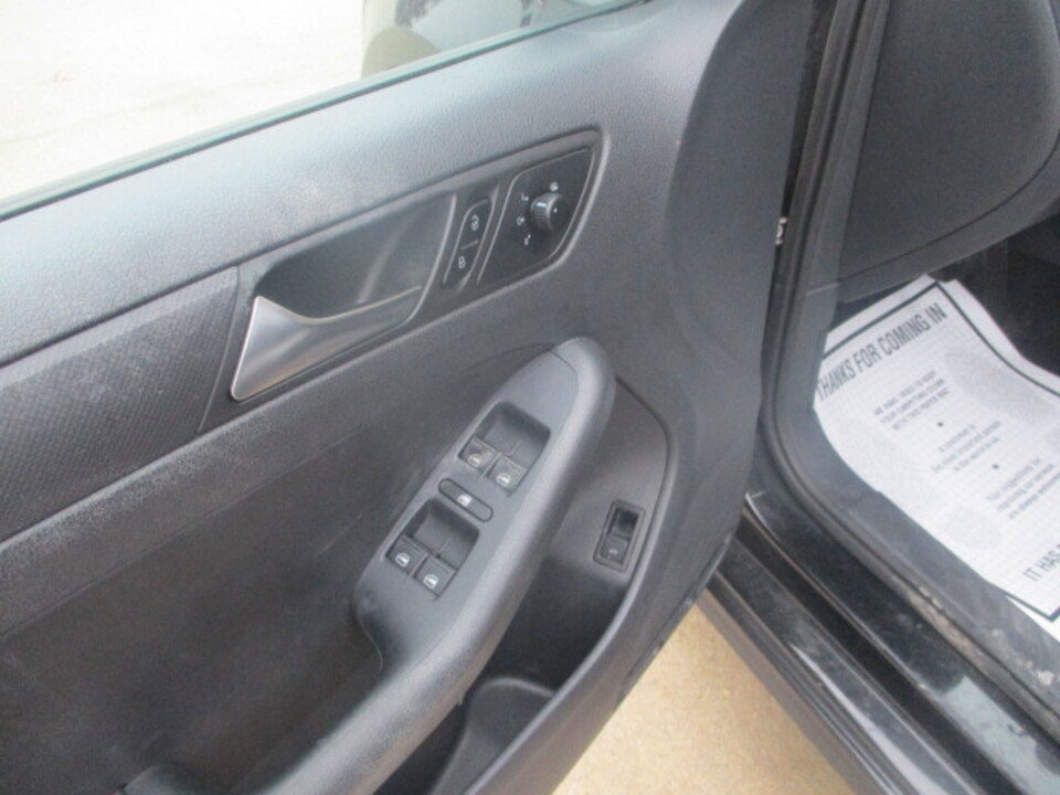 Used 2011 Volkswagen Jetta SE image 23