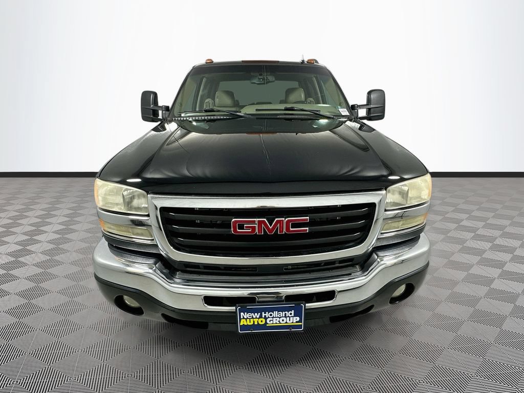 Used 2007 GMC Sierra 3500 SLT w/ Heavy-Duty Power Package AWD/4WD image 2