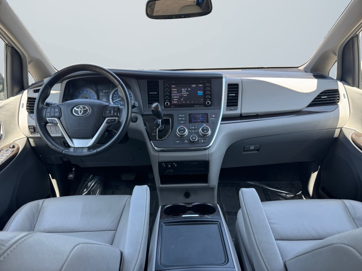 Used 2018 Toyota Sienna XLE w/ XLE Navigation Package AWD/4WD image 10