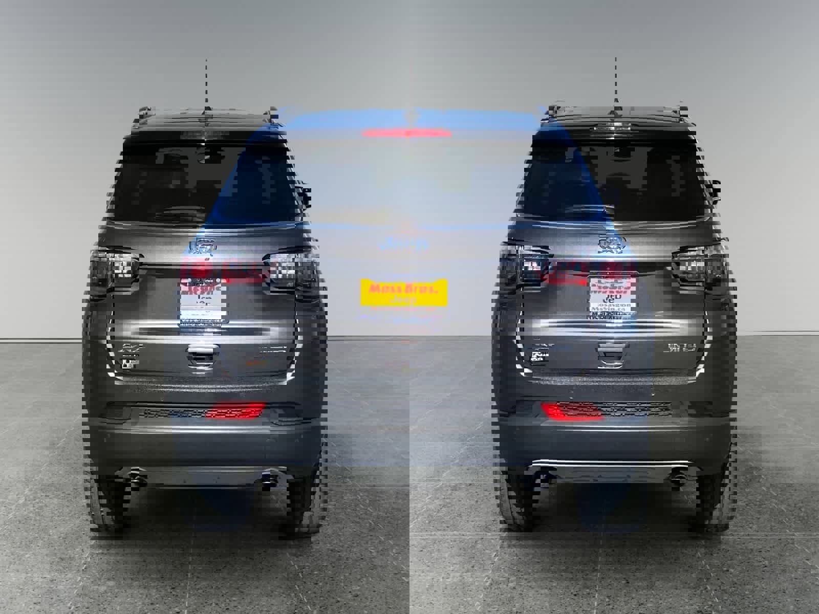 Used 2023 Jeep Compass Limited image 4