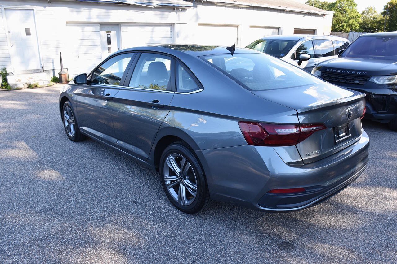 Used 2024 Volkswagen Jetta SE FWD image 4