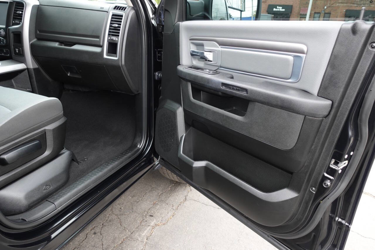 Used 2023 RAM 1500 Classic SLT w/ Electronics Convenience Group AWD/4WD image 33