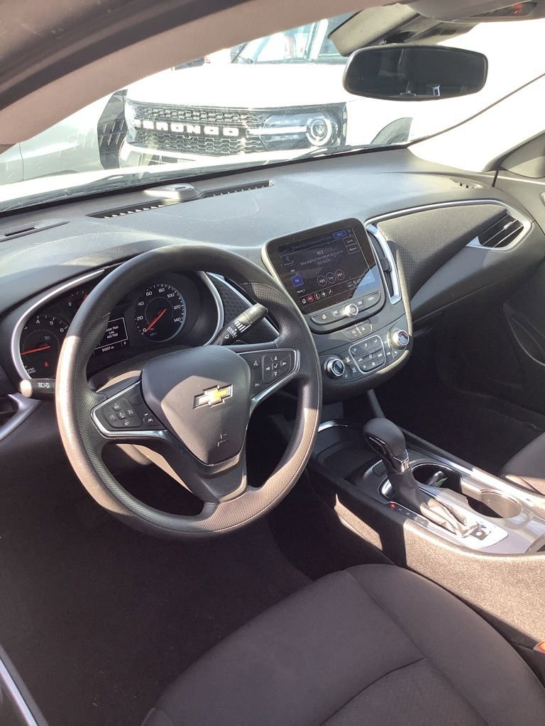 Used 2023 Chevrolet Malibu LT image 2