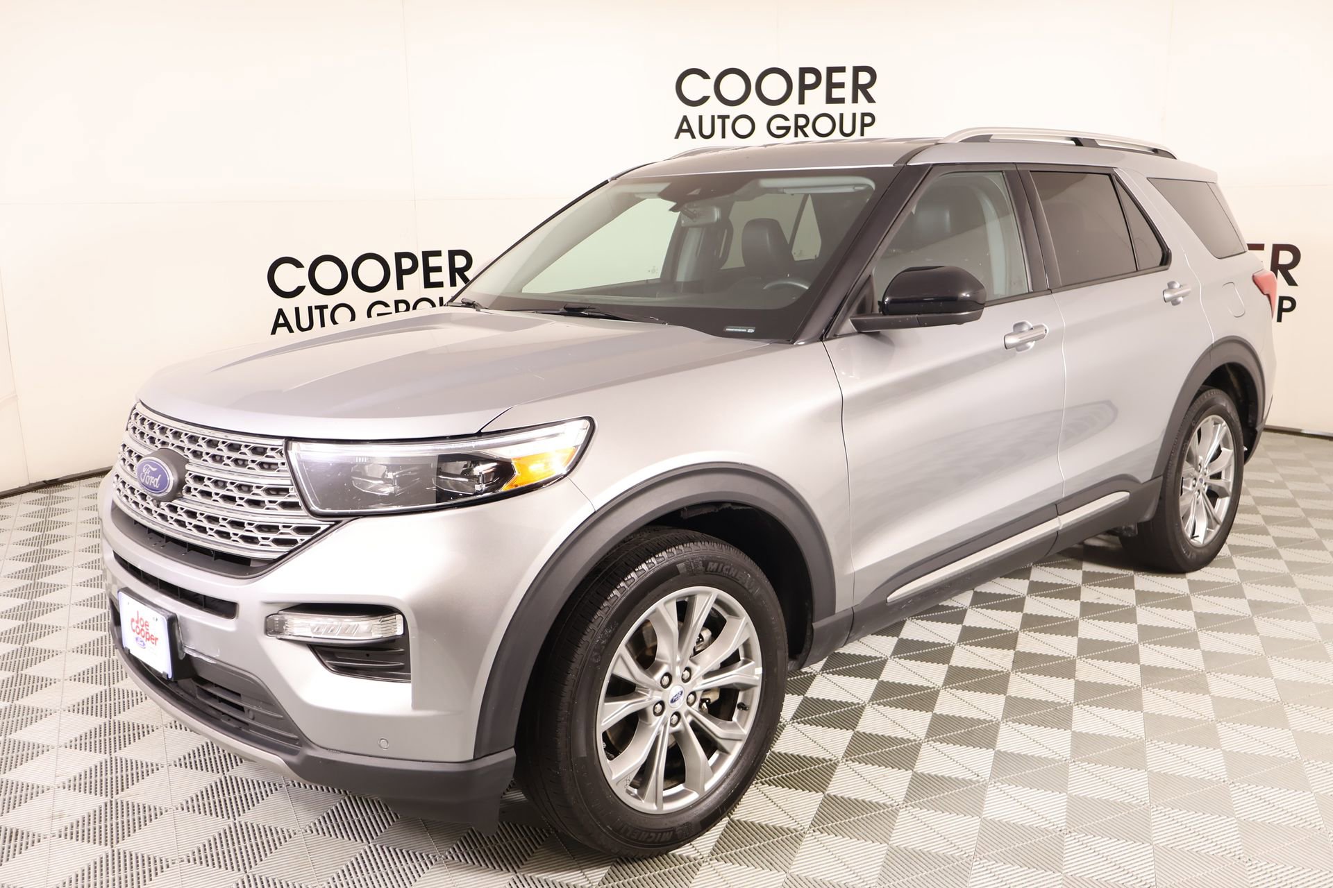 Used 2023 Ford Explorer Limited image 11
