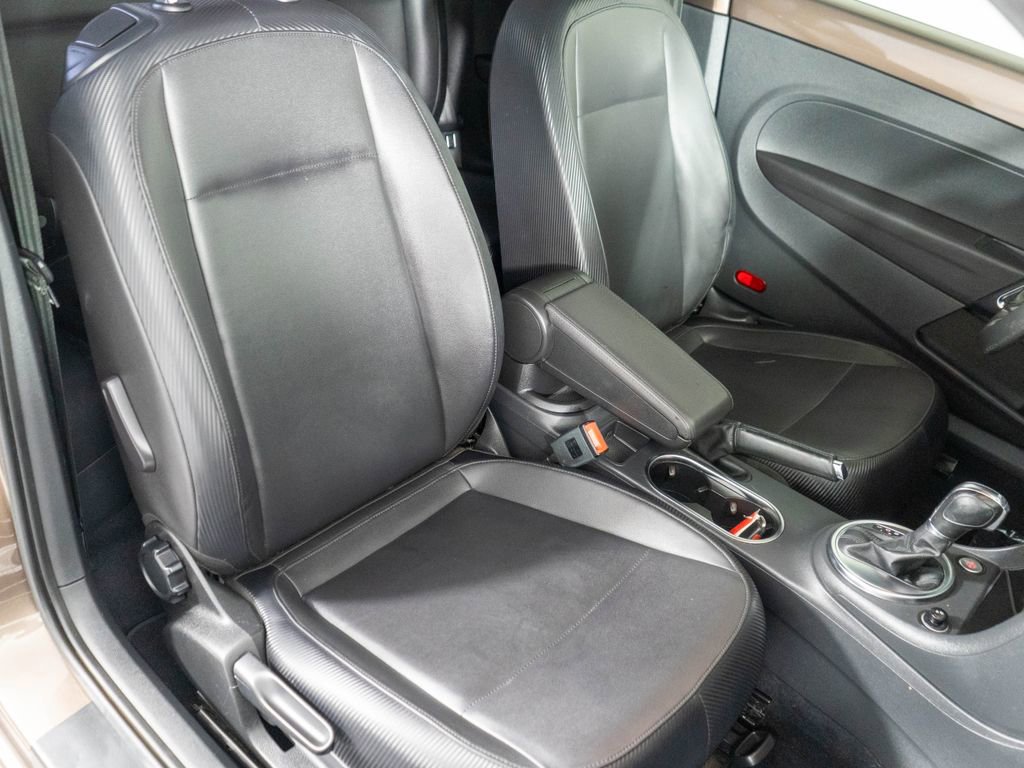Used 2013 Volkswagen Beetle TDI FWD image 7
