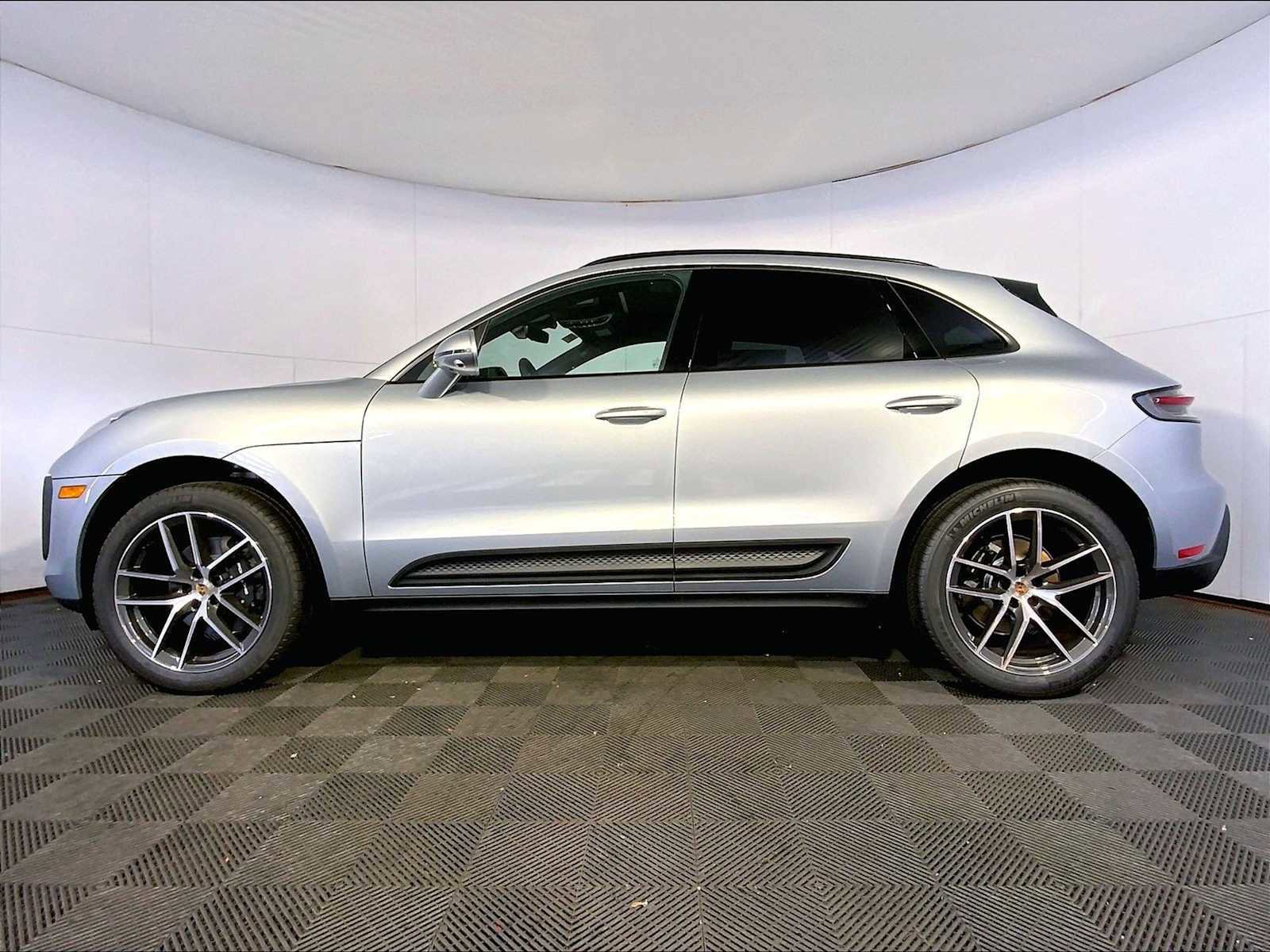 New 2026 Porsche Macan AWD/4WD image 2