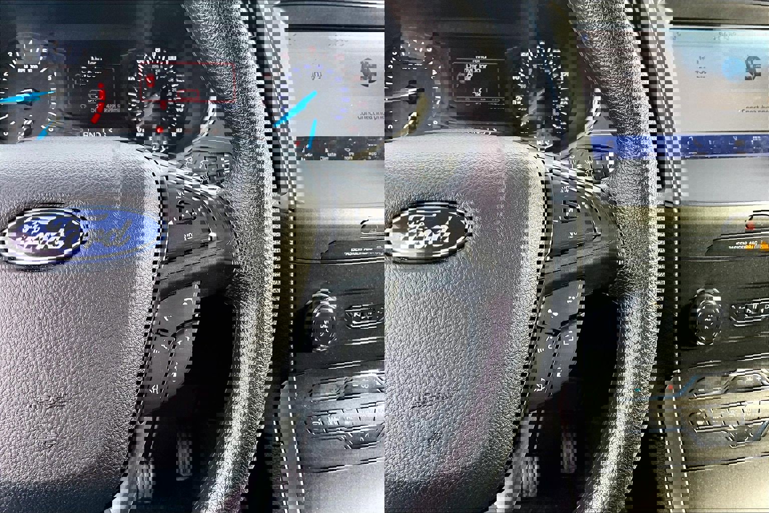 Used 2020 Ford Edge SE image 19