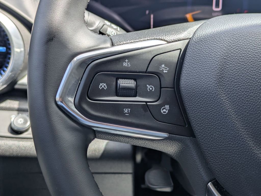 Used 2025 Chevrolet Trax LT w/ LT Convenience Package FWD image 22