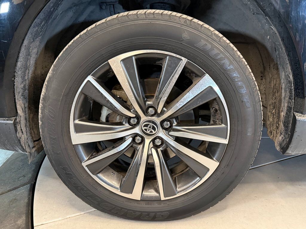 Used 2021 Toyota Venza LE image 25