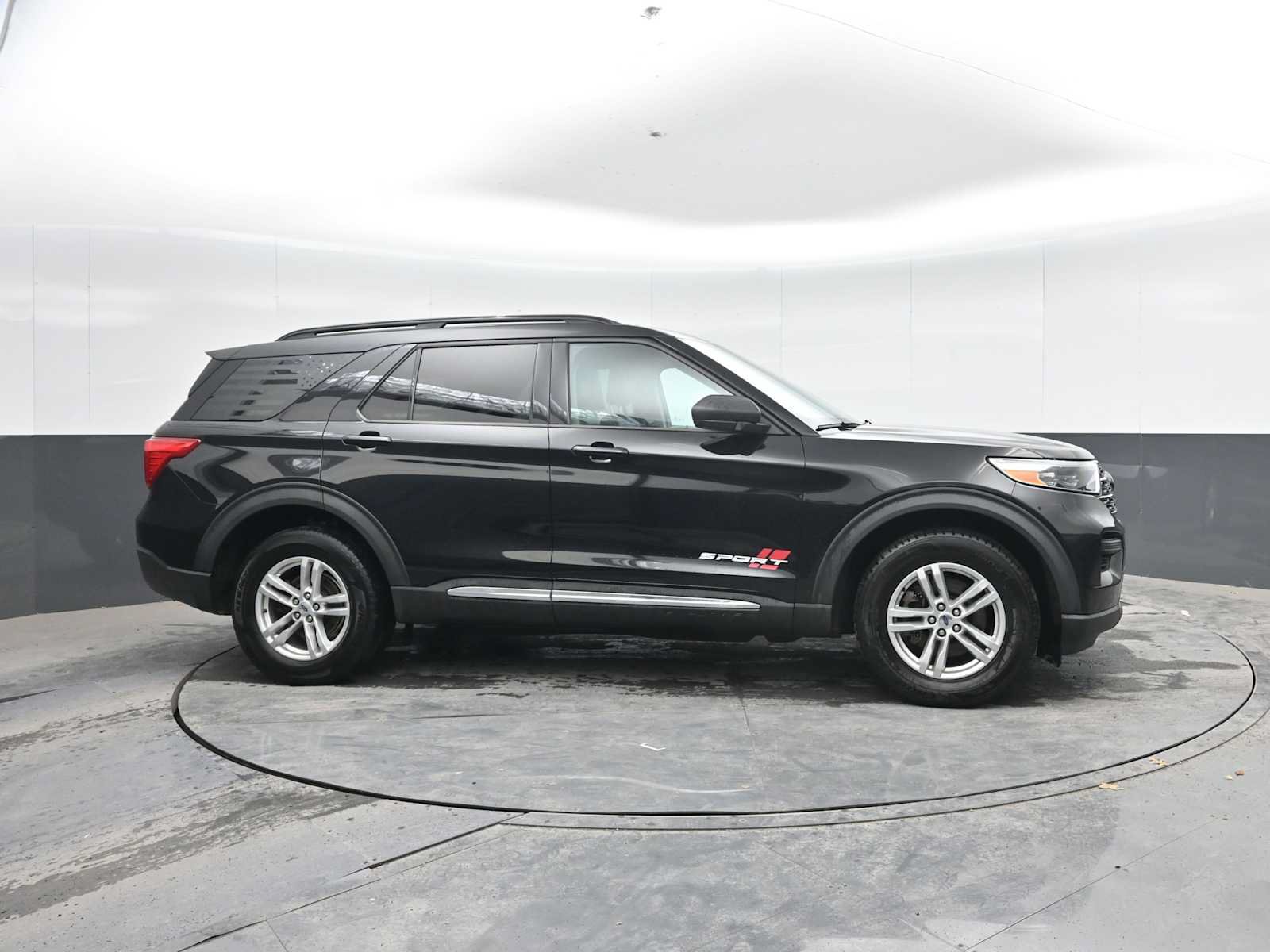 Used 2021 Ford Explorer XLT AWD/4WD image 9