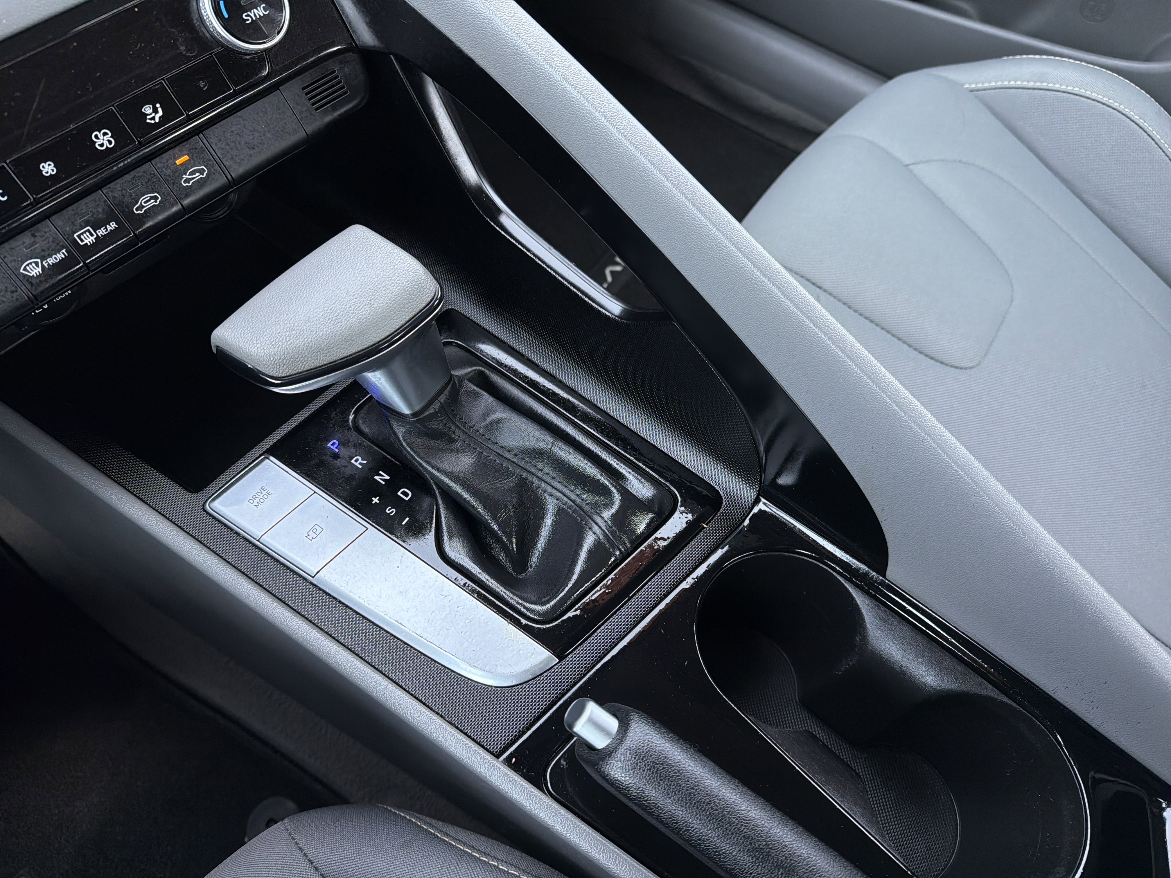 Used 2023 Hyundai Elantra SEL image 25